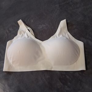 Secret Treasures white eggshell no wire soft padded cups Seamless Bra XXXL